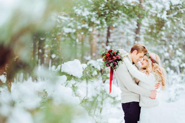 Are Winter Weddings a Good Idea? Exploring the Magic & Practicality of Cool Weather Nuptials