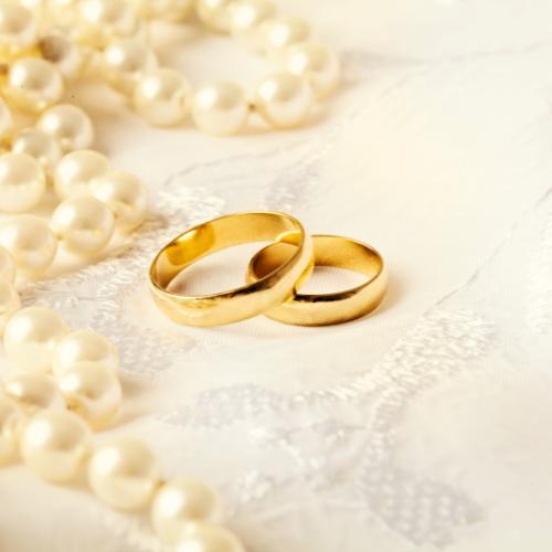 Traditional rings Jewish wedding tradition