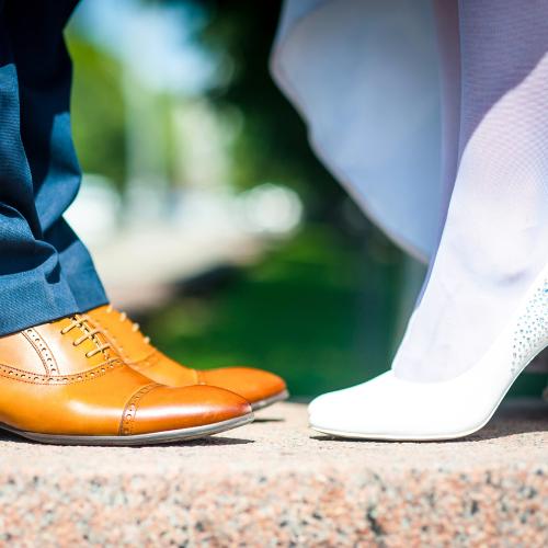 bride and groom about to step on each others shoes turkish wedding tradition