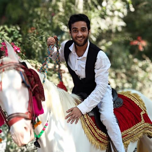 Groom on horse baraat indian wedding traditions