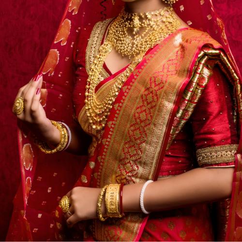 Bride wearing red indian wedding traditions