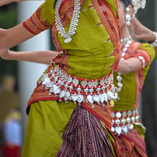 bollywood dancing indian wedding traditions