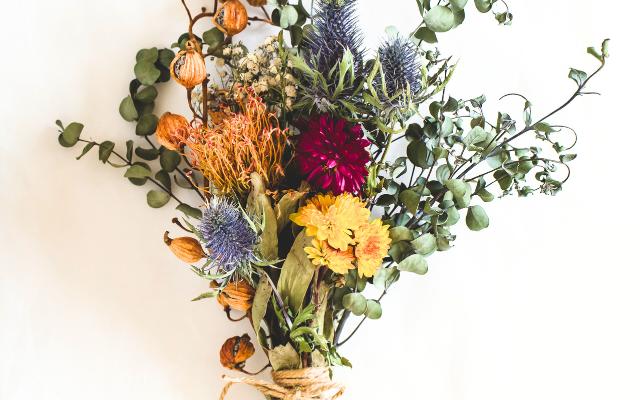 Dried flowers paired with fresh simple wedding bouquet with red hues, berries and sparkly decor