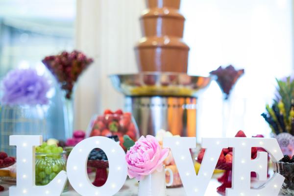 Chocolate fountain, a great alternative to traditional wedding cake