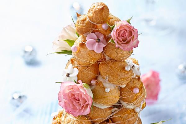 croquembouche, a great alternative to traditional wedding cake