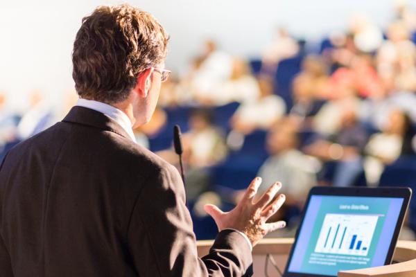 Man delivering a good conference presentation